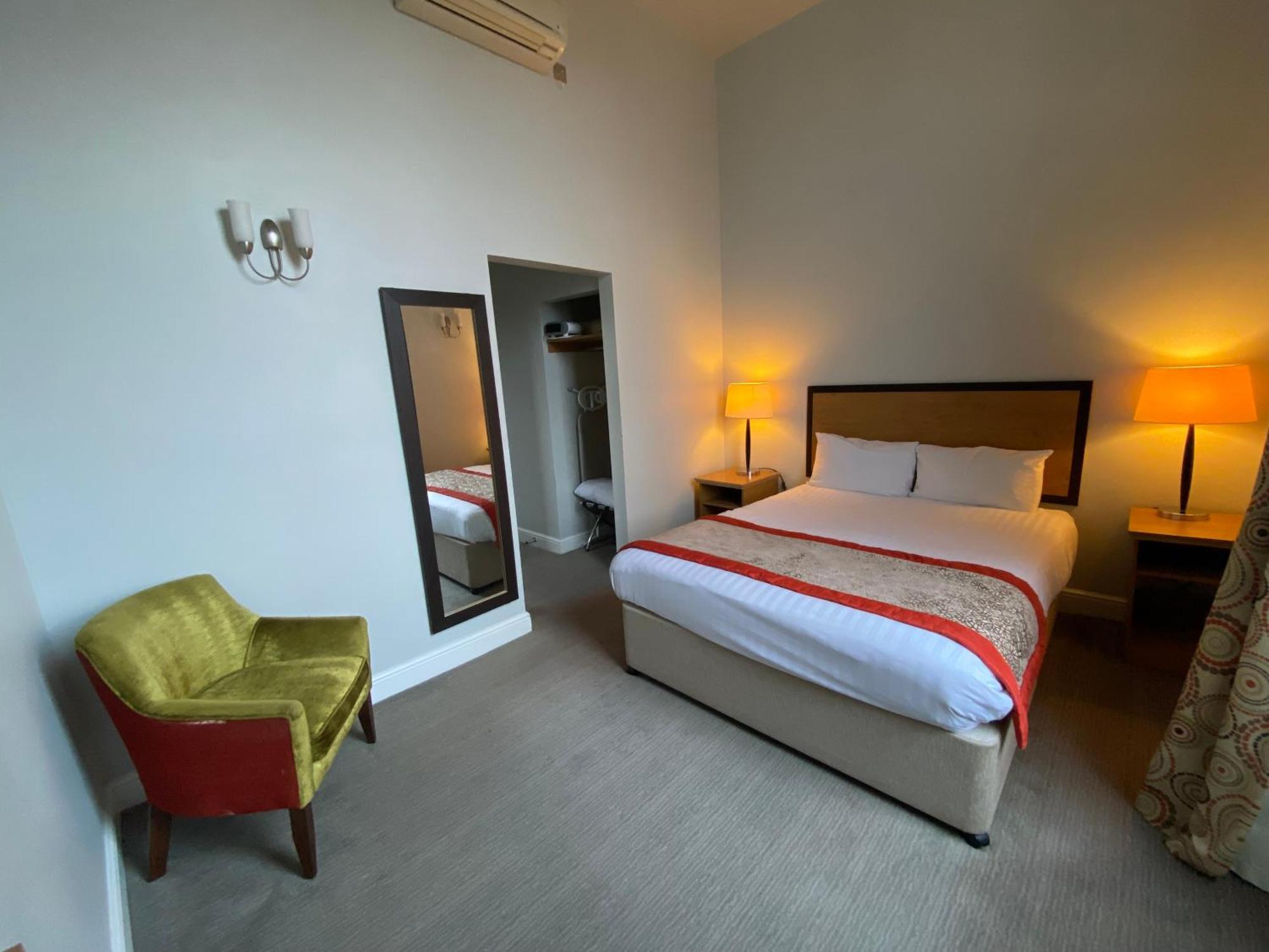 The Riverside House Hotel Mildenhall Esterno foto