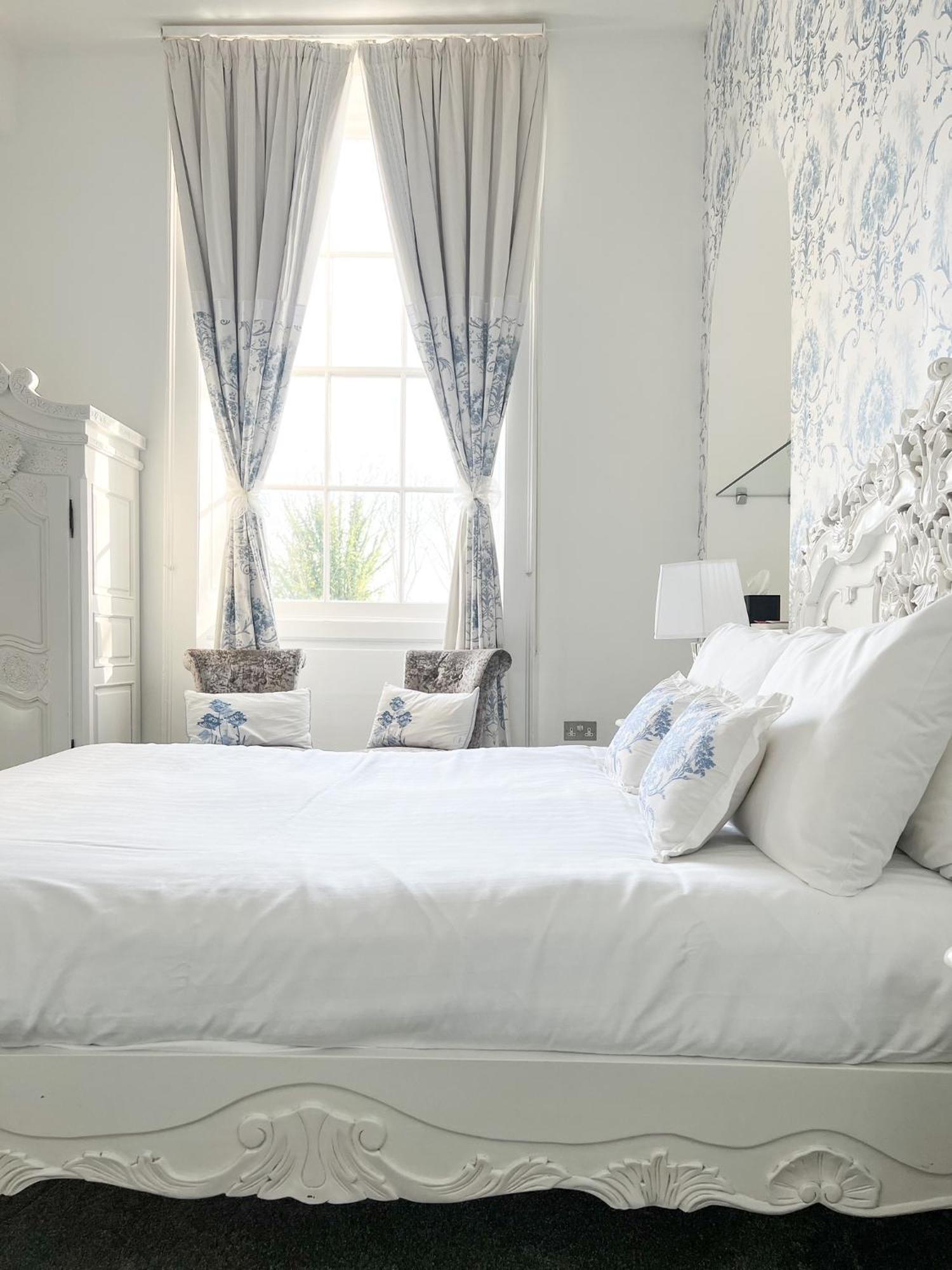 The Riverside House Hotel Mildenhall Esterno foto