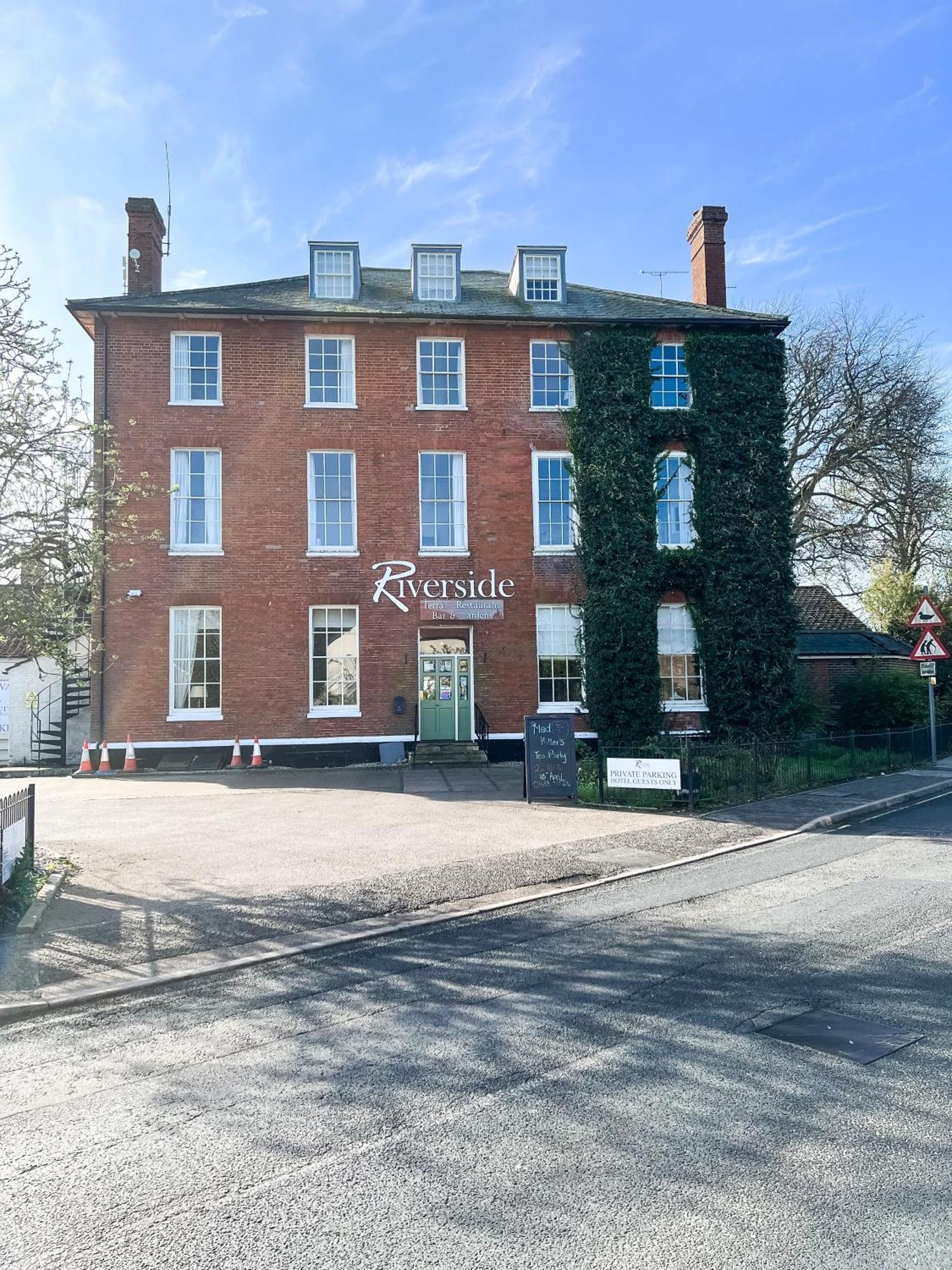 The Riverside House Hotel Mildenhall Esterno foto