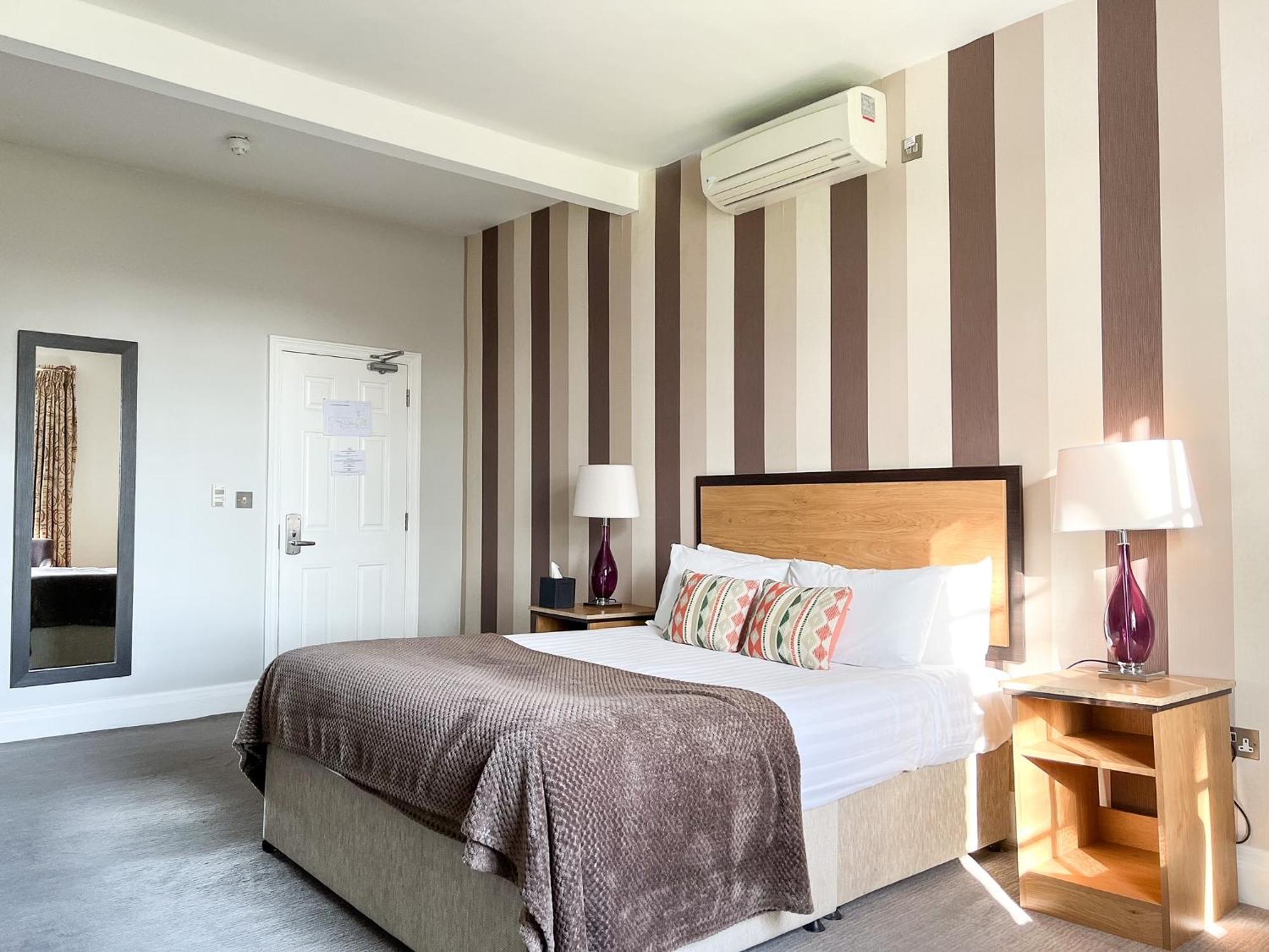 The Riverside House Hotel Mildenhall Esterno foto