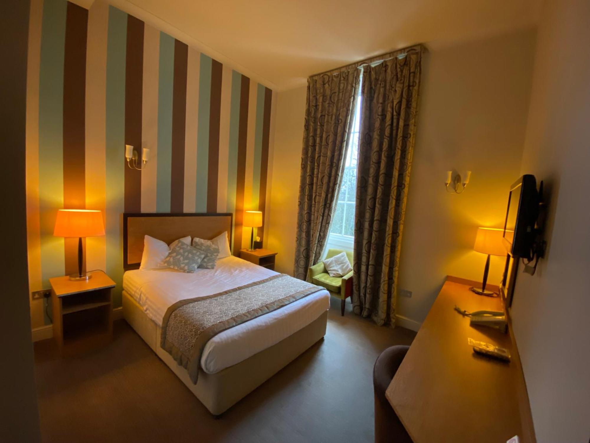 The Riverside House Hotel Mildenhall Esterno foto