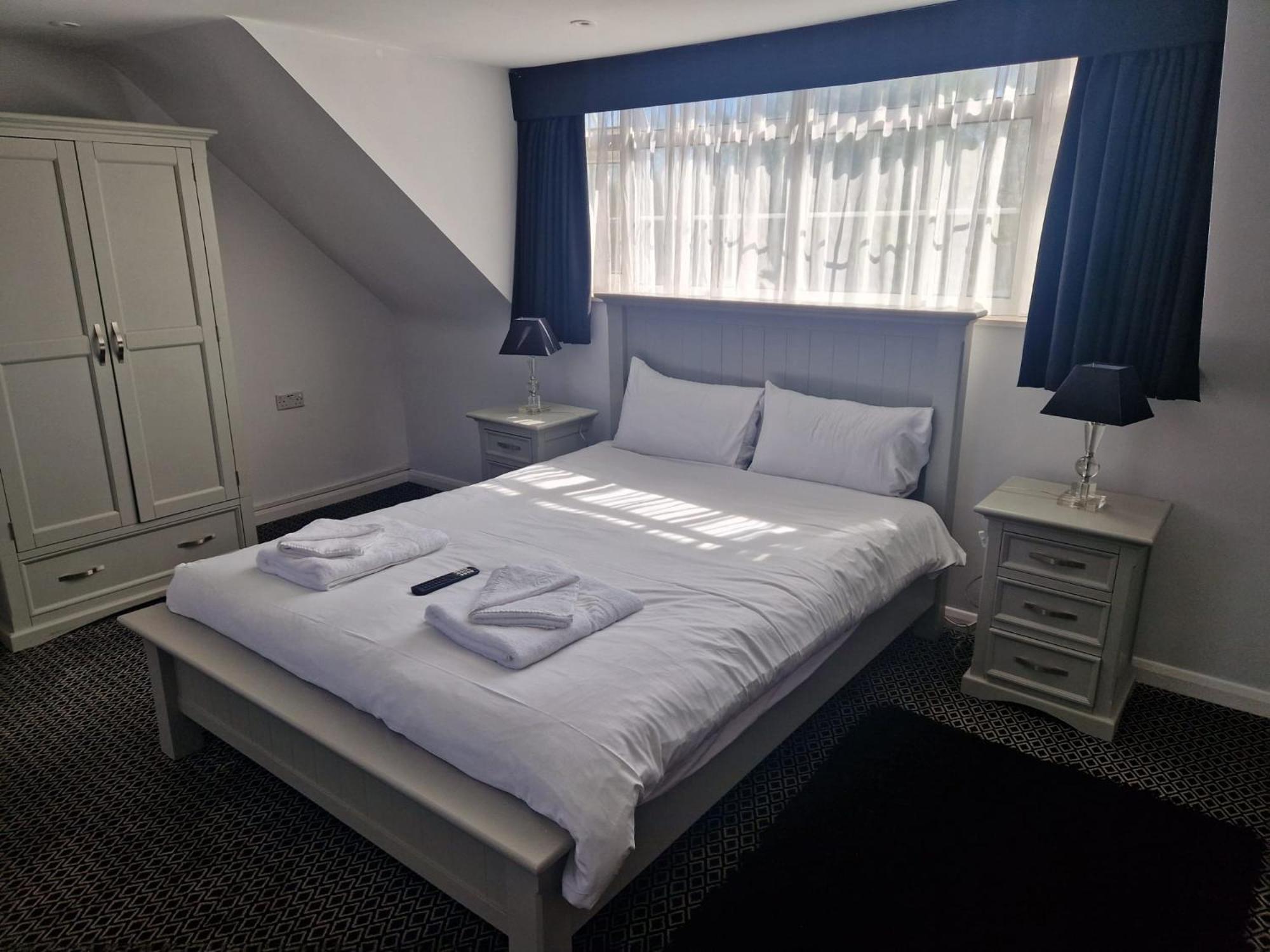 The Riverside House Hotel Mildenhall Esterno foto