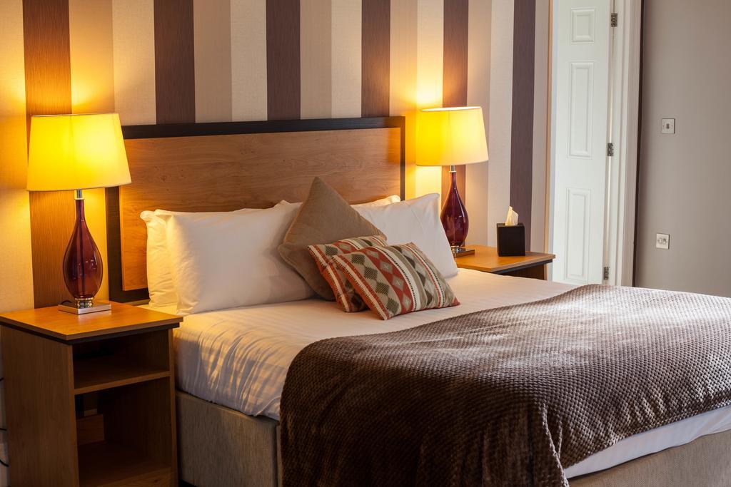 The Riverside House Hotel Mildenhall Esterno foto