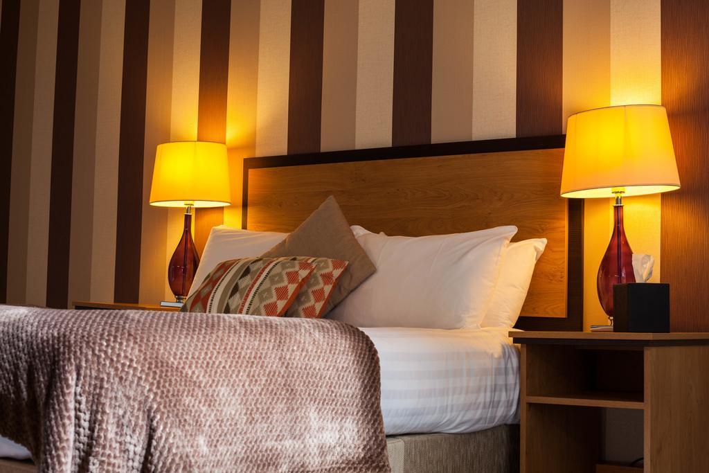 The Riverside House Hotel Mildenhall Esterno foto