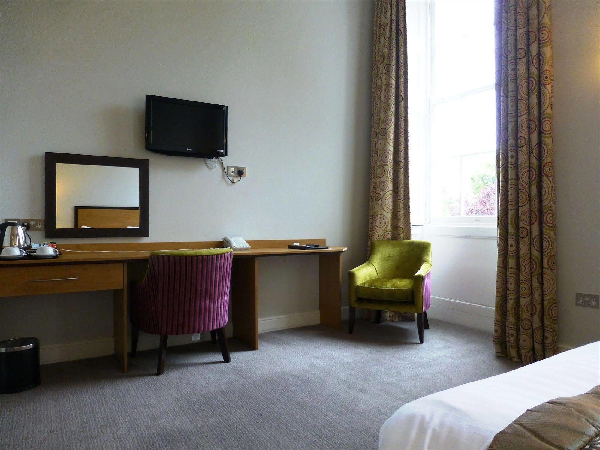 The Riverside House Hotel Mildenhall Esterno foto
