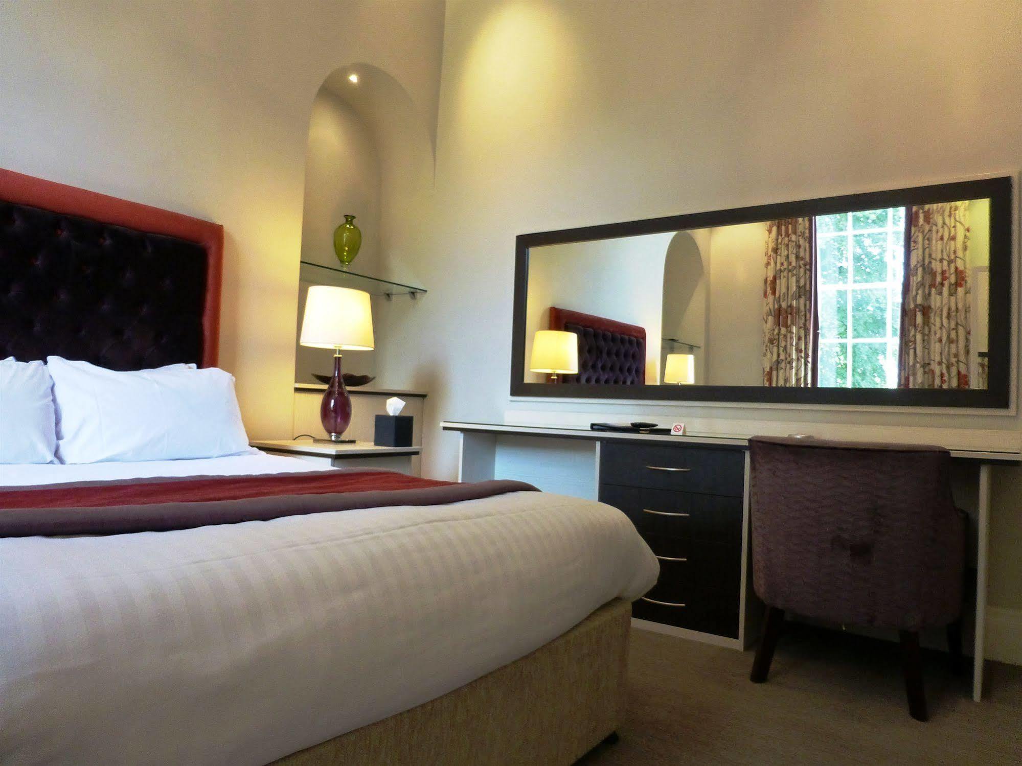 The Riverside House Hotel Mildenhall Esterno foto
