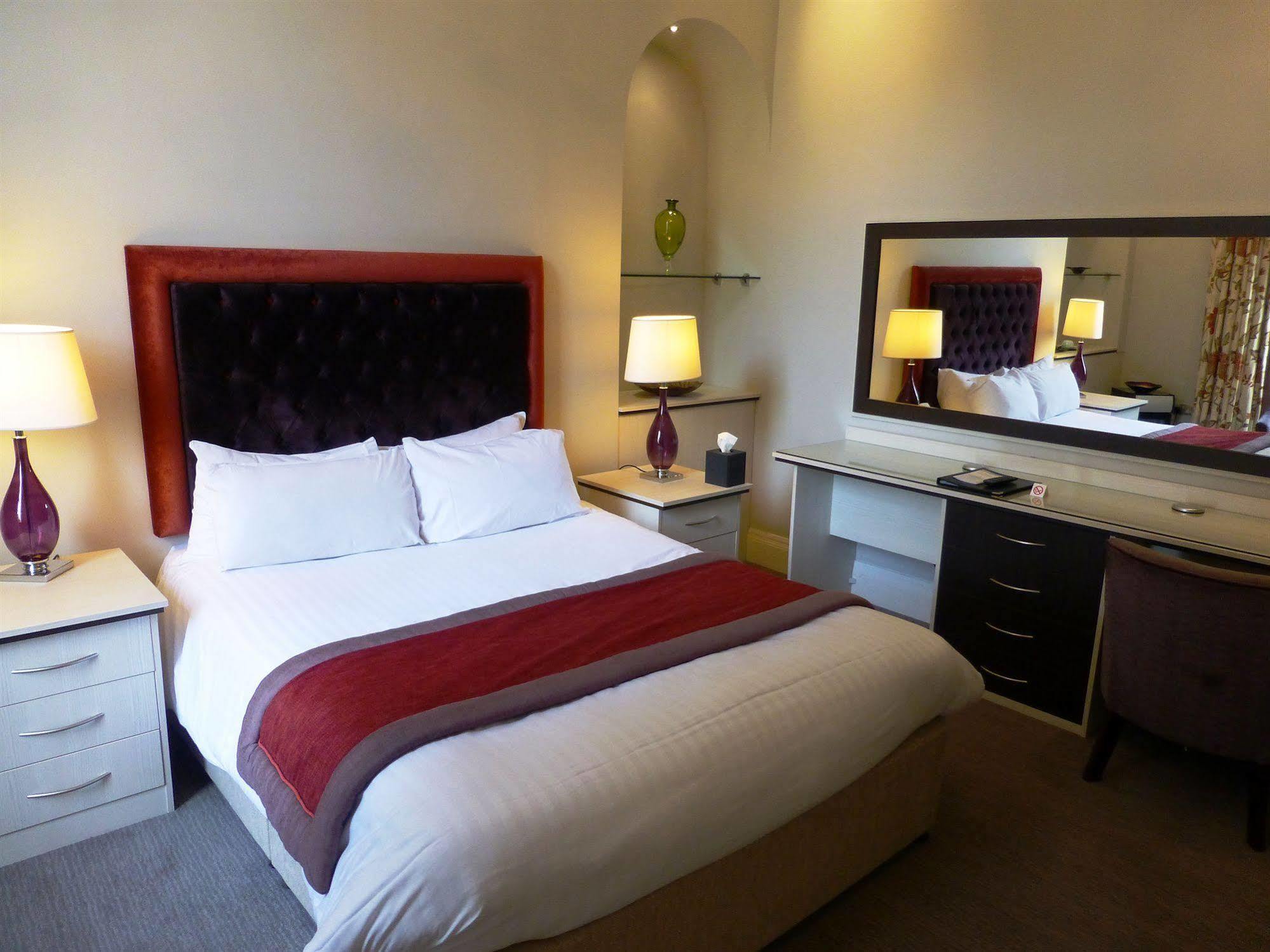 The Riverside House Hotel Mildenhall Esterno foto