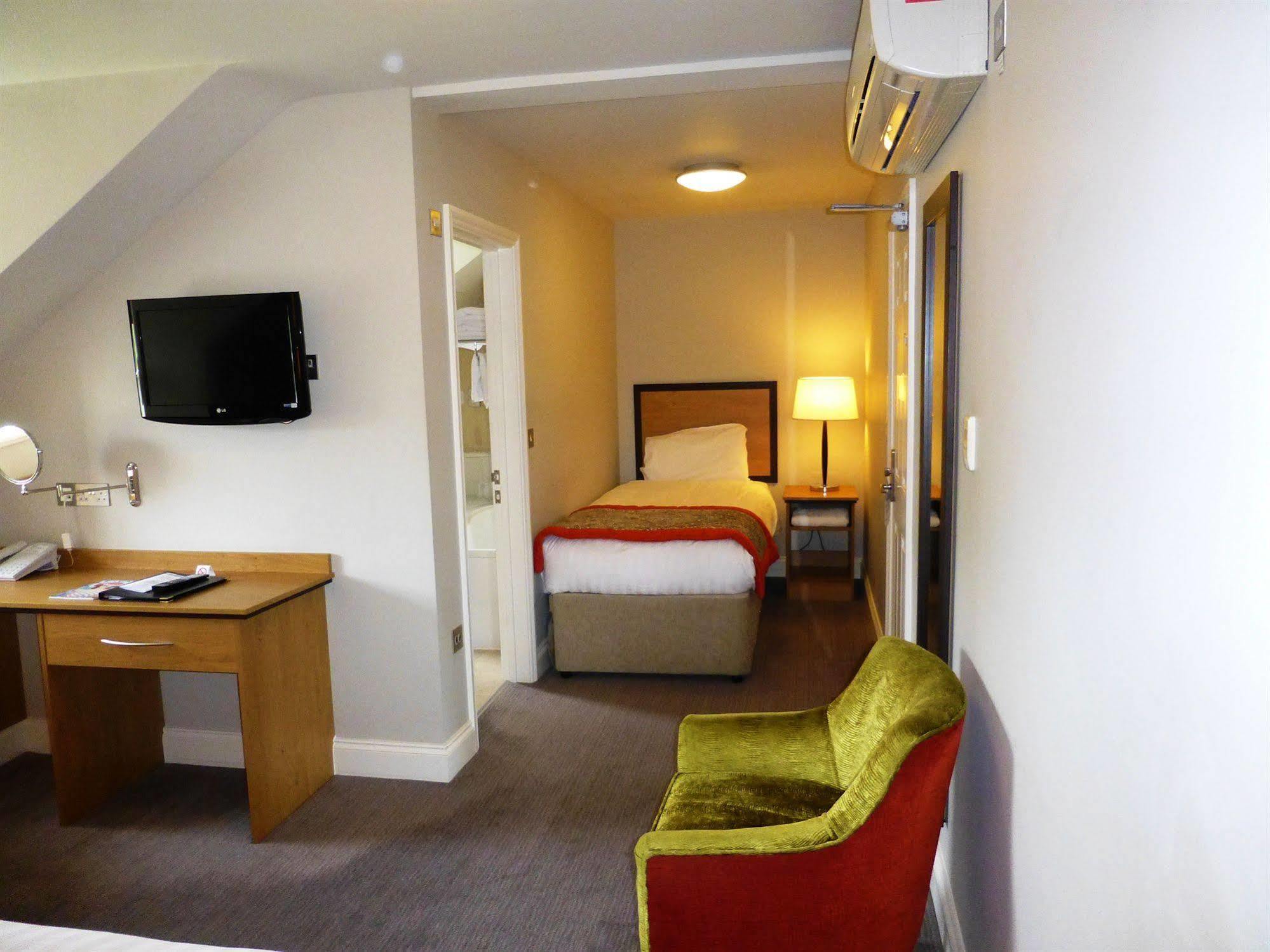 The Riverside House Hotel Mildenhall Esterno foto