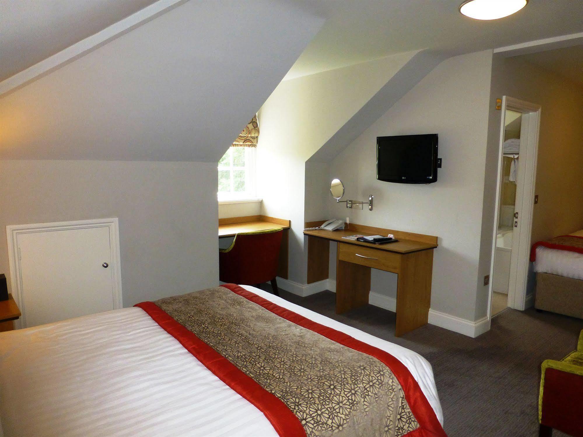The Riverside House Hotel Mildenhall Esterno foto